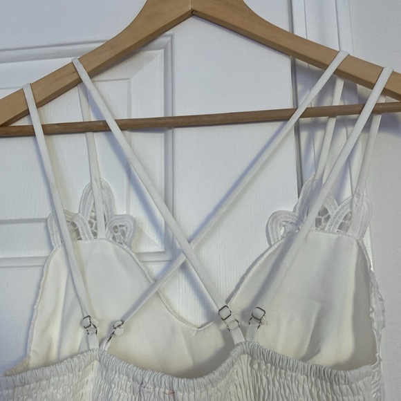Willow and Root White Crochet Peplum Tank Top. - Picture 4 of 12